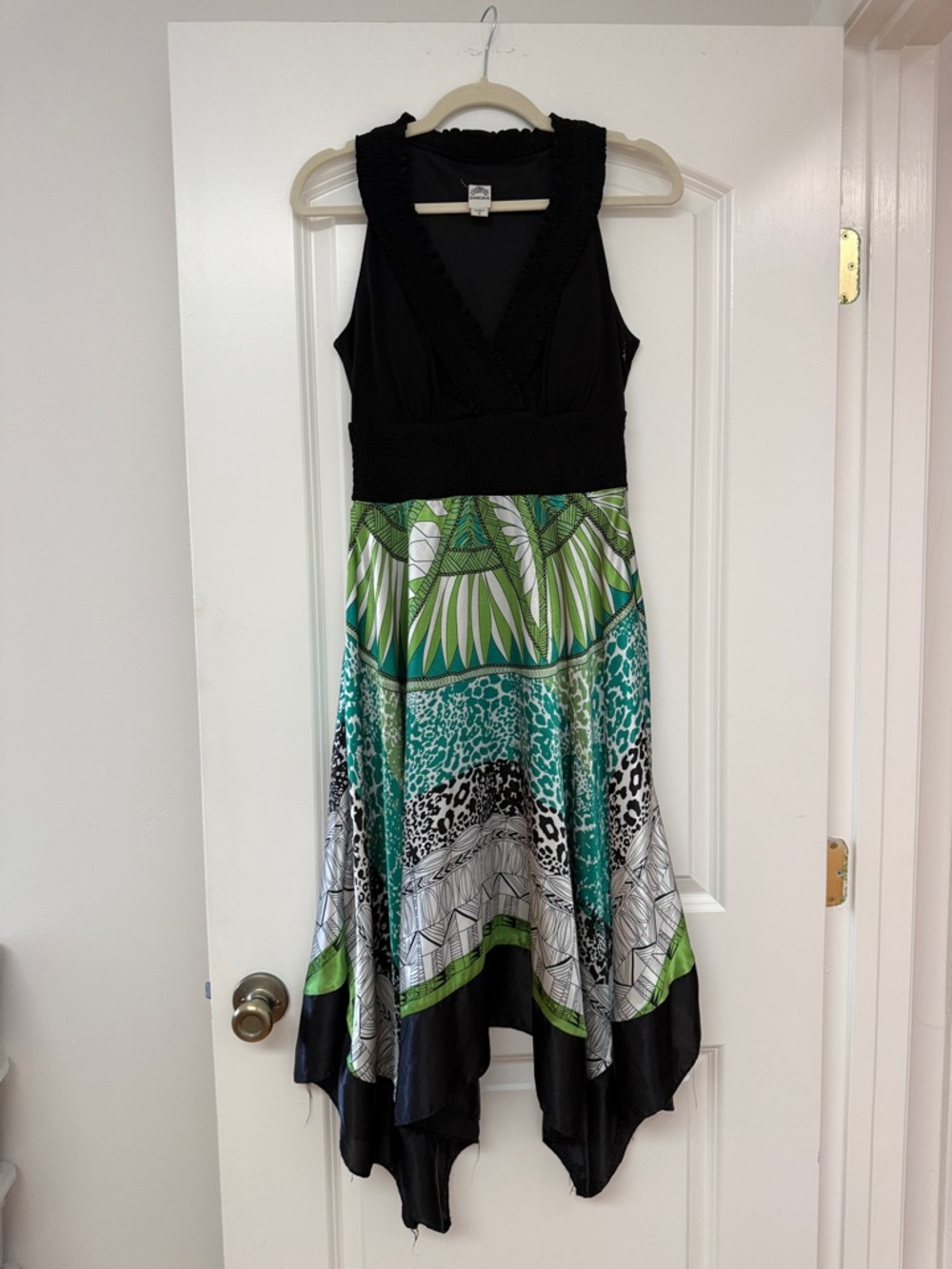Signature by Sangria Black & Green Patterned Handkerchief Hem Dress
